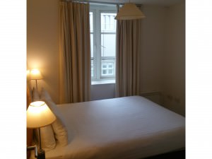 Queen Street Review bedroom