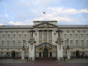 Buckingham Palace with London Apartments